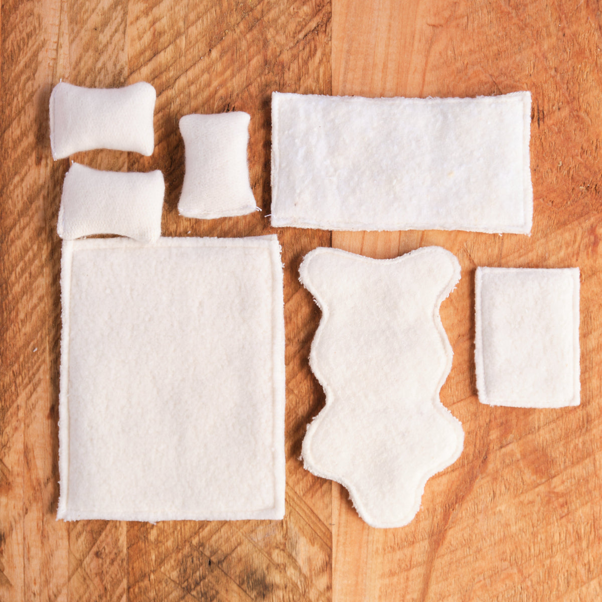 Dollhouse Accessory Set - 7 pieces - Sherpa & Floral - Pink, Red or All White